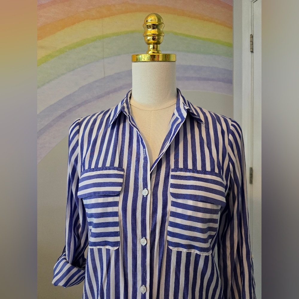 Express | XS | Blue & White Button Down - Picture 6 of 9